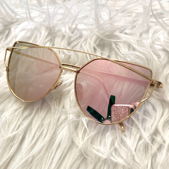 LAST PAIR! Rose Gold Cat eye Sunglasses - Picture 3 of 8